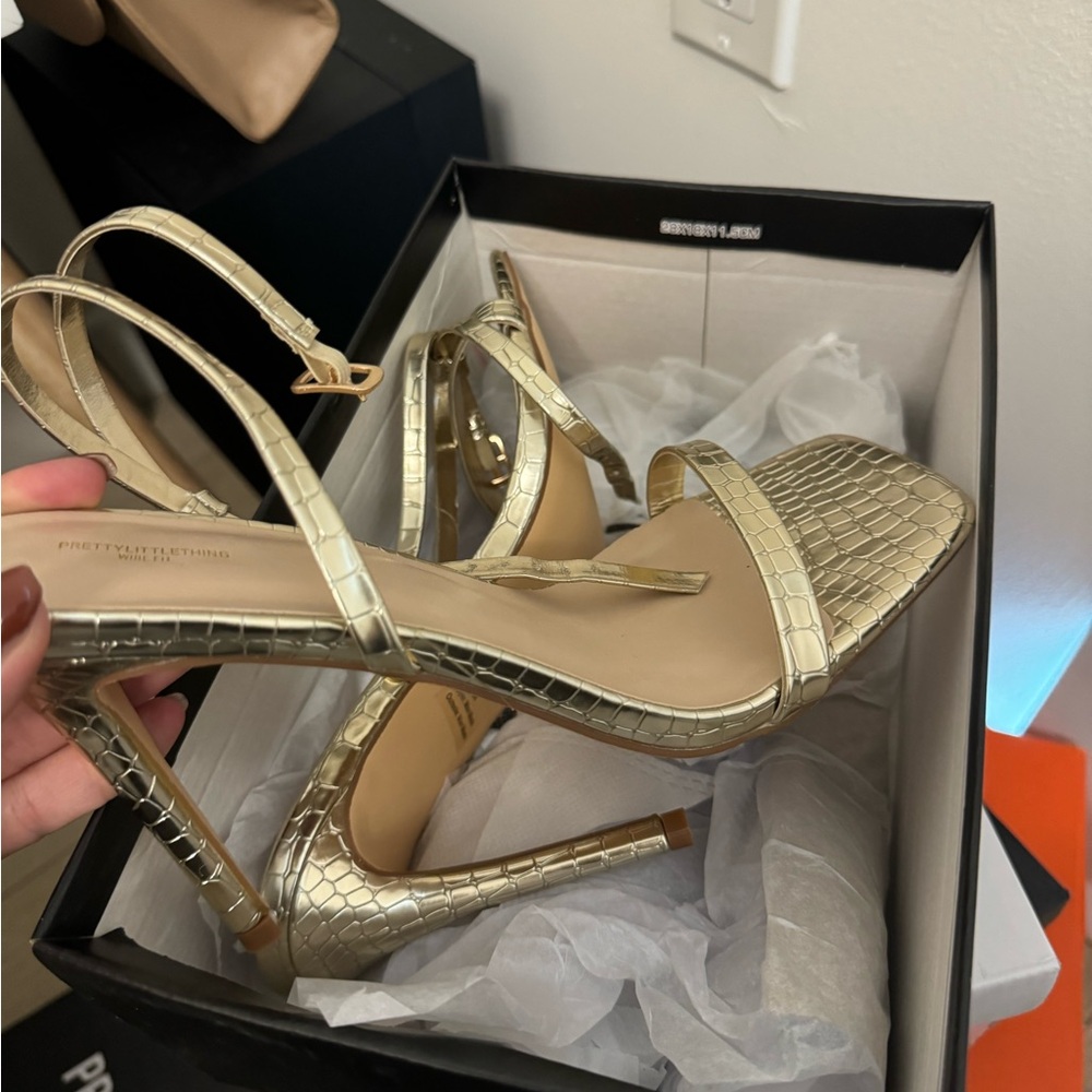 Gold ankle strap heeled sandal - NEVER WORN